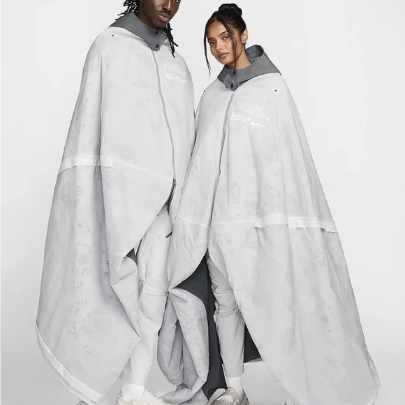 Nike ISPA Metamorph Poncho Jacket Poncho Converted Tent One Size FJ7267-025 - Picture 1 of 7